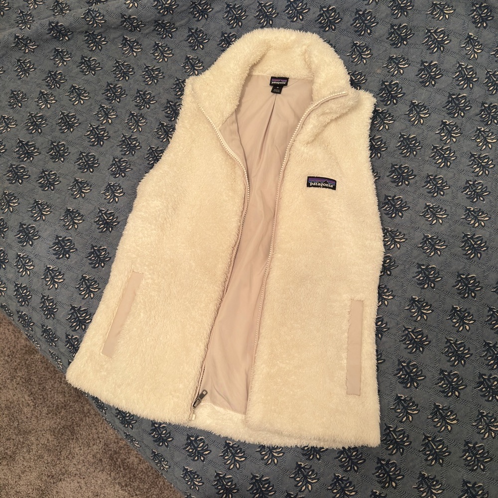 Patagonia white 🤍 fuzzy Los Gatos vest size medium ❄️